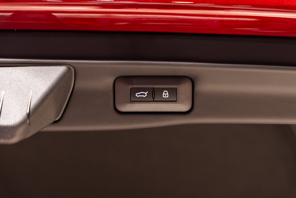 Used 2026 Ferrari Purosangue AWD/4WD image 28