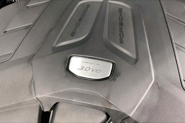 Used 2023 Porsche Cayenne Platinum Edition AWD/4WD image 35