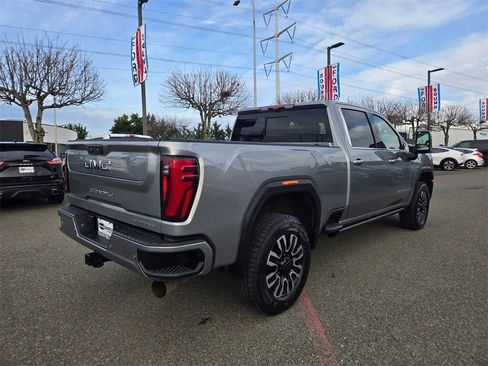 Used 2024 GMC Sierra 2500 Denali Ultimate w/ Max Trailering Package image 5