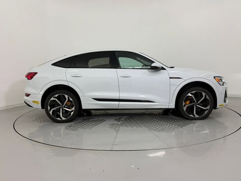 Used 2022 Audi e-tron Premium Plus w/ Premium Plus Package image 8