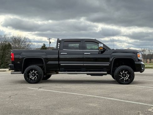 Used 2018 GMC Sierra 3500 Denali w/ Duramax Plus Package image 4