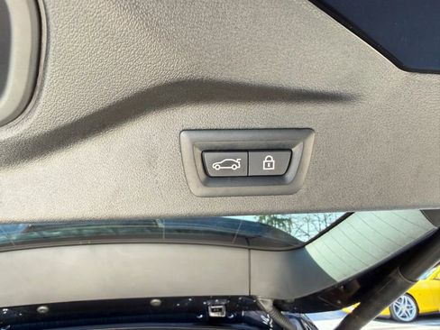 Used 2022 BMW X7 M50i w/ Executive Package image 37