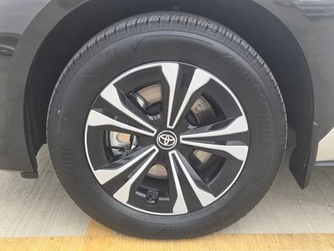 Used 2024 Toyota bZ4X XLE image 22