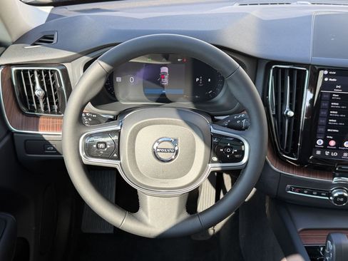Used 2024 Volvo XC60 B5 Plus w/ Protection Package Premier AWD/4WD image 10