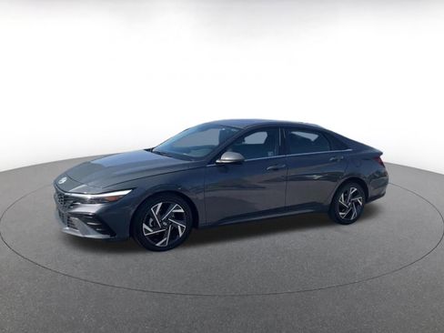 Used 2025 Hyundai Elantra SEL image 8