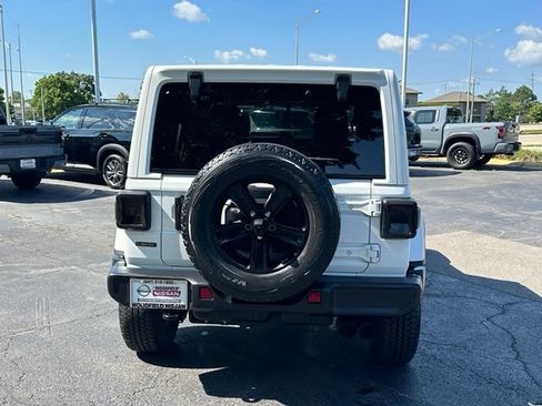 Used 2021 Jeep Wrangler Unlimited Sahara AWD/4WD image 5