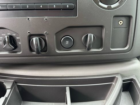 Used 2013 Ford E-250 and Econoline 250 image 15