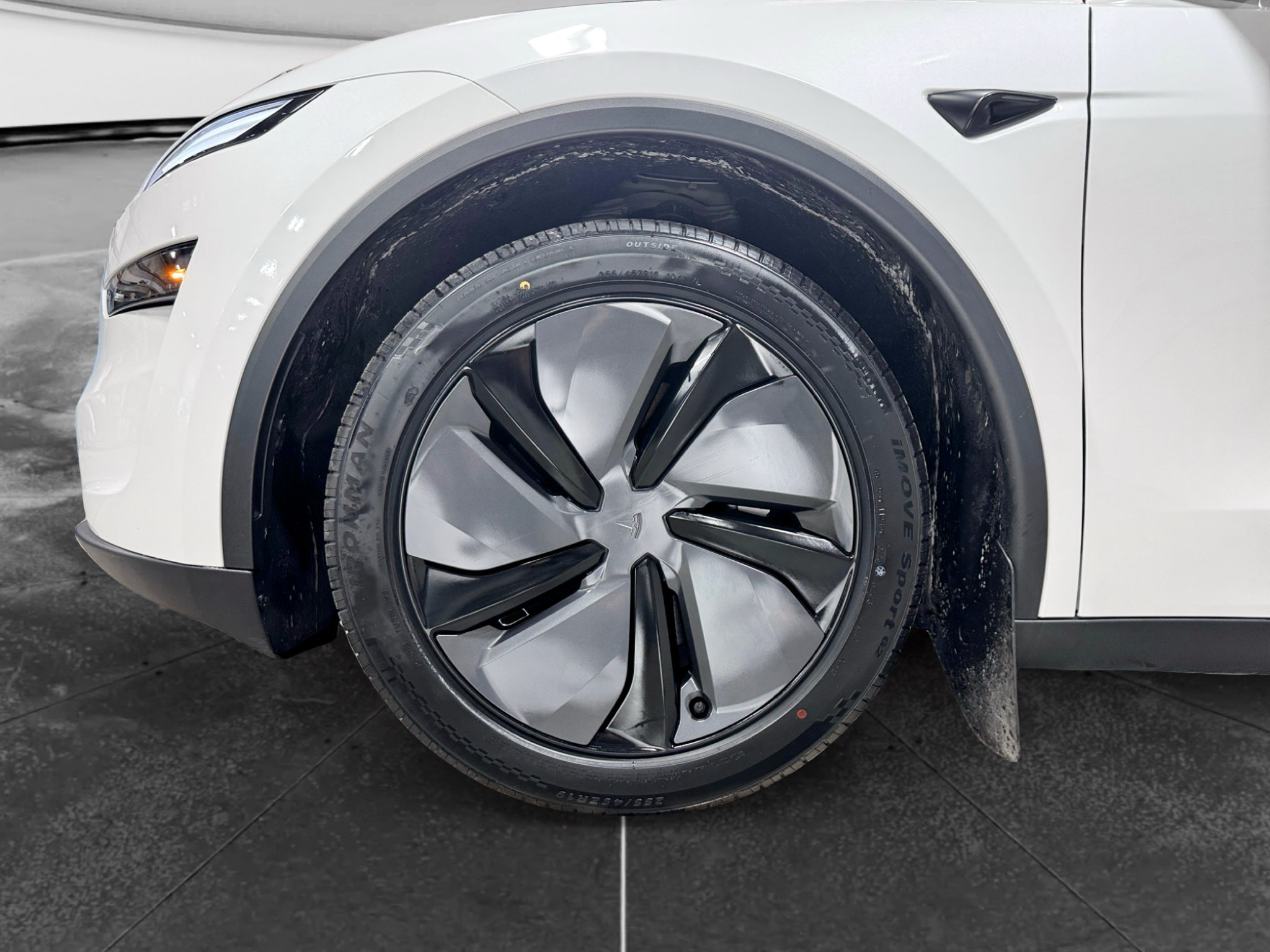 Used 2026 Tesla Model Y 2WD image 30