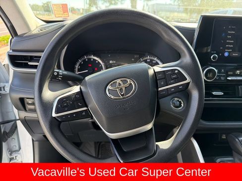 Used 2023 Toyota Highlander L FWD image 14