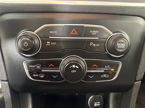 Used 2020 Dodge Charger SXT RWD image 29