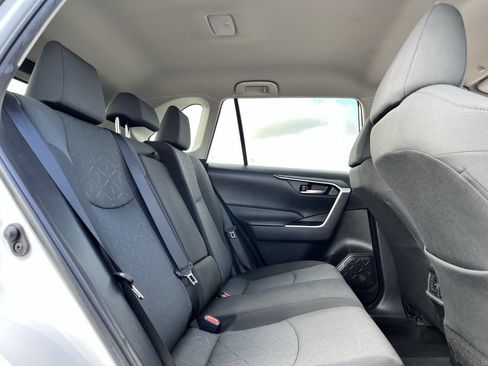 Used 2024 Toyota RAV4 XLE FWD image 27