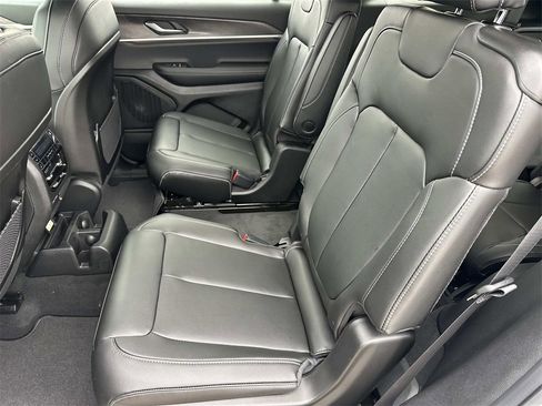 New 2025 Jeep Grand Cherokee L Limited image 9