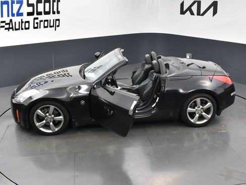 Used 2007 Nissan 350Z Touring image 30