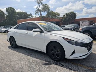 Used 2023 Hyundai Elantra SEL w/ Preferred Accessory Package FWD video 2