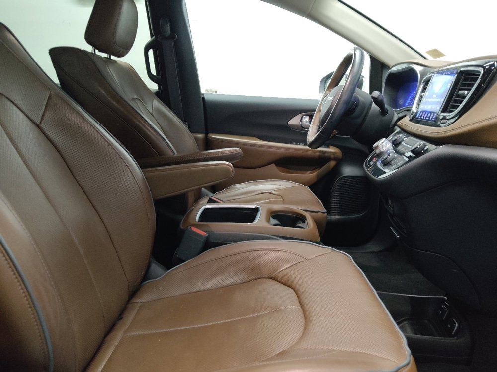 Used 2017 Chrysler Pacifica Limited FWD image 21
