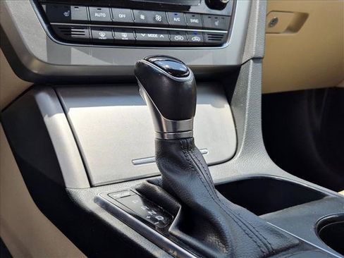 Used 2015 Hyundai Sonata Limited FWD image 11