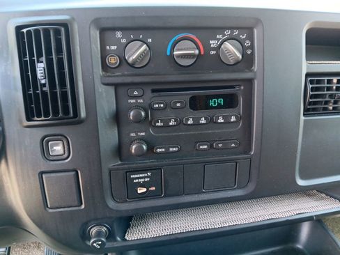 Used 2004 Chevrolet Express 3500 Extended RWD image 15