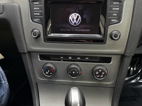 Used 2015 Volkswagen Golf 4-Door FWD image 25