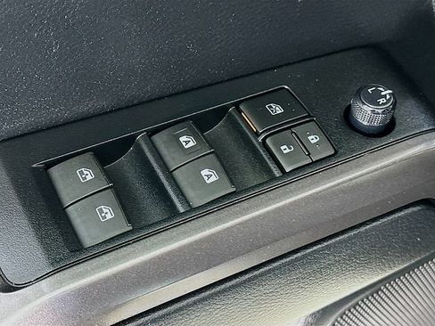 Used 2021 Toyota Tacoma TRD Off-Road AWD/4WD image 18