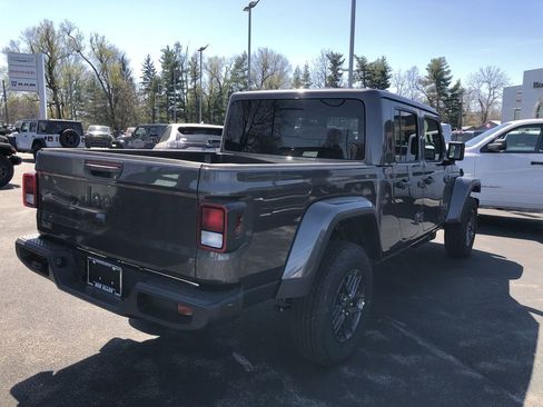 New 2026 Jeep Gladiator Sport AWD/4WD image 5