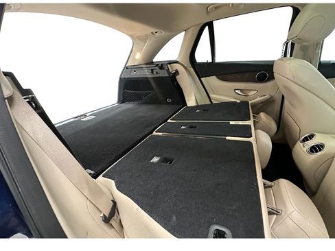 Used 2019 Mercedes-Benz GLC 300 4MATIC image 15