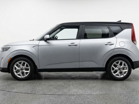 Used 2025 Kia Soul LX w/ LX Technology Package image 5