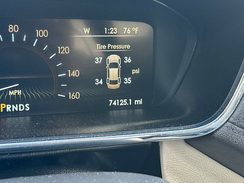 Used 2017 Lincoln Continental Select image 40