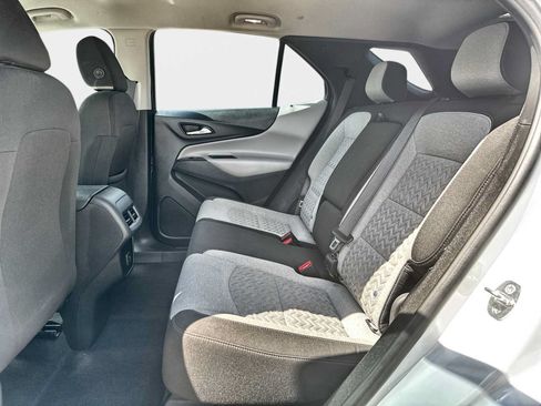 Used 2022 Chevrolet Equinox LS FWD image 4