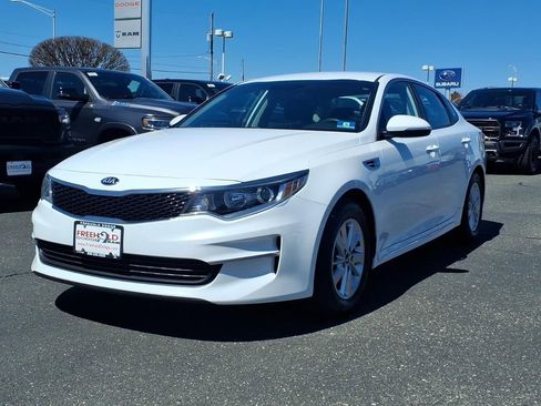 Used 2016 Kia Optima LX w/ LX Convenience Package image 3