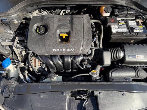 Used 2017 Hyundai Elantra SE image 8