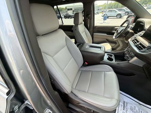 Used 2023 GMC Yukon XL SLT AWD/4WD image 32