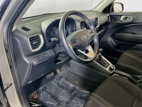 Used 2023 Hyundai Venue SEL FWD image 9