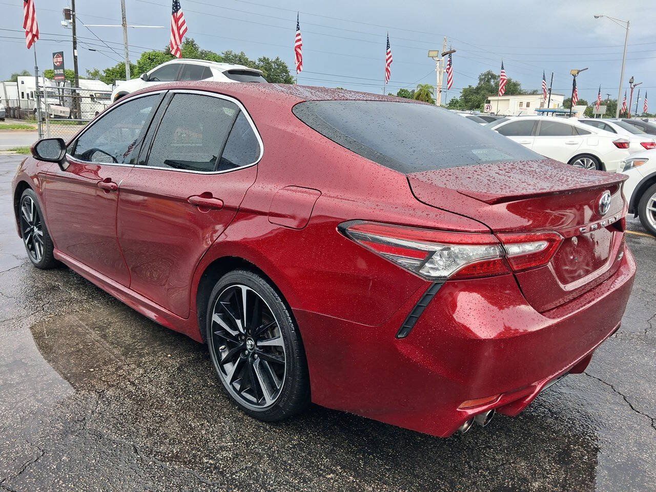 Used 2018 Toyota Camry XSE FWD image 2