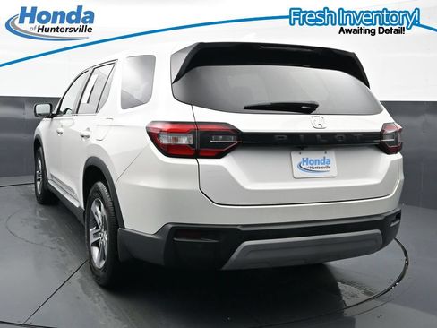 Used 2025 Honda Pilot EX-L image 8