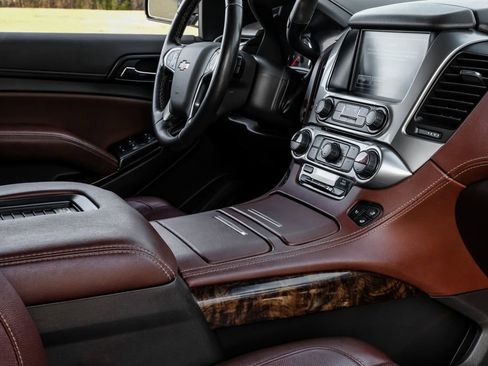 Used 2019 Chevrolet Suburban Premier image 34