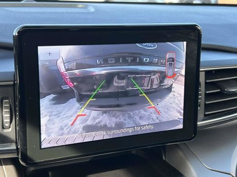 Used 2022 Ford Explorer XLT w/ Equipment Group 202A image 17