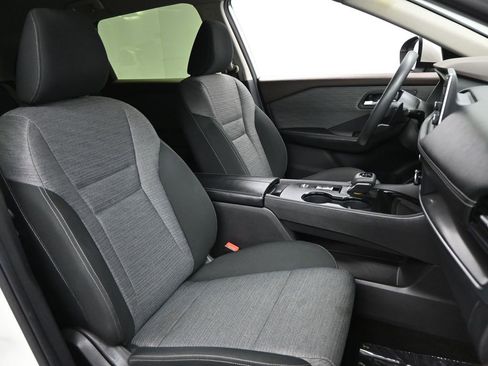 Used 2023 Nissan Rogue SV image 12