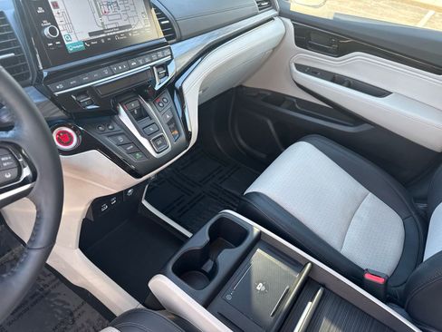 Used 2025 Honda Odyssey Elite image 24