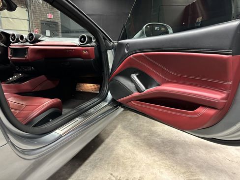 Used 2015 Ferrari California T image 43