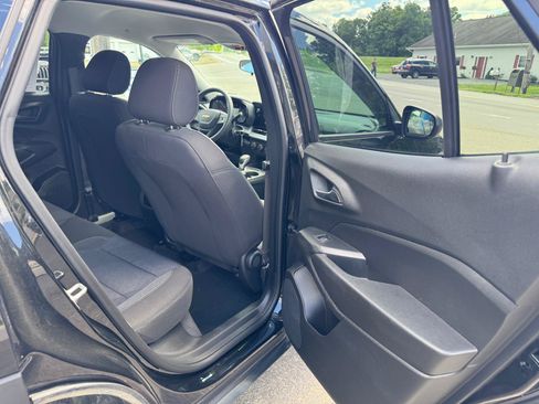 Used 2024 Chevrolet Trax LS FWD image 37