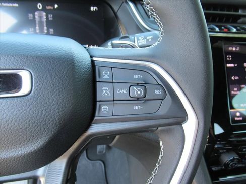 New 2025 Jeep Grand Cherokee Laredo X w/ Luxury Tech Group I image 18