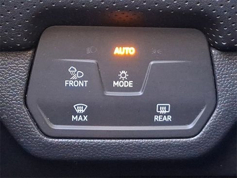 Used 2024 Volkswagen Atlas Cross Sport SE image 23