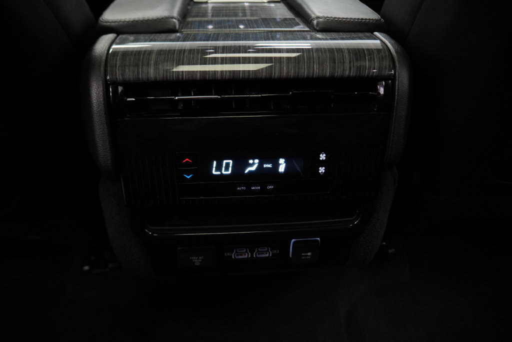 Used 2022 Jeep Wagoneer Series II w/ Premium Group I AWD/4WD image 26