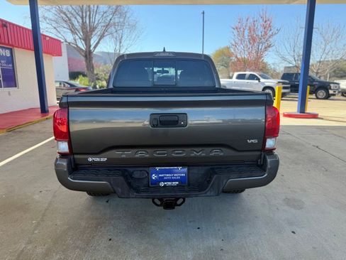 Used 2016 Toyota Tacoma TRD Sport w/ Towing Package image 5