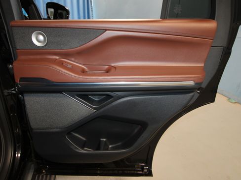 New 2026 Lincoln Navigator Reserve AWD/4WD image 23