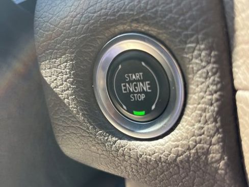 Used 2021 GMC Yukon XL Denali w/ Denali Premium Package image 20