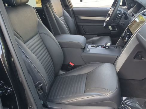 Used 2025 Land Rover Discovery Dynamic SE AWD/4WD image 23