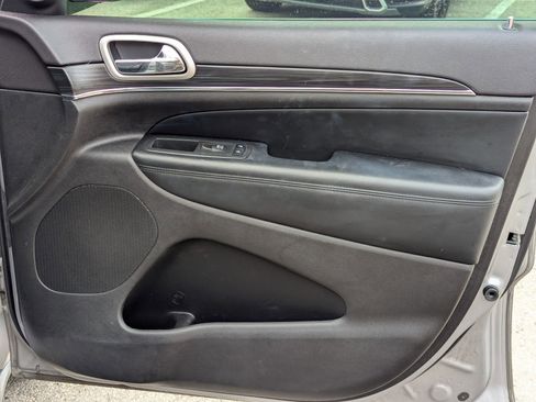 Used 2020 Jeep Grand Cherokee Limited image 28