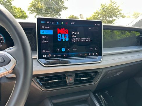 Certified 2025 Volkswagen Tiguan SE w/ Panoramic Sunroof Package AWD/4WD image 33