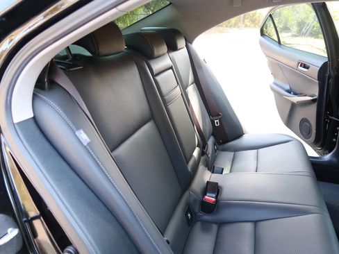 Used 2016 Lexus IS 300 AWD image 23